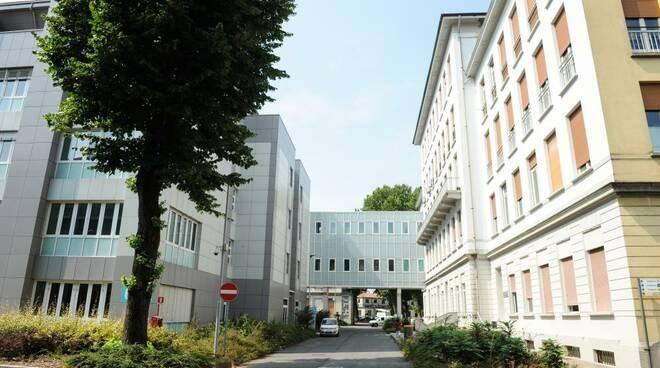 Covid, cluster all’ospedale Sacco di Milano:  mascherine inadeguate