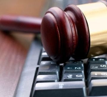 Giustizia in tilt sulle spalle dei giovani avvocati
