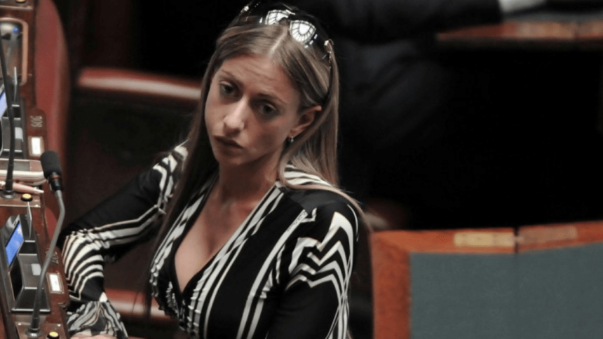 La vendetta di Maria Rosaria, cuore ferito e amica di Pascale. A buon intenditor…