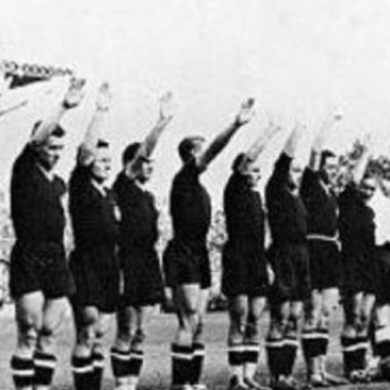 Da Mussolini agli sceicchi, quel legame inscindibile tra calcio e politica