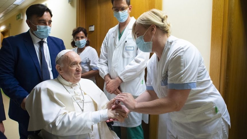 Papa Francesco dimesso Papa Francesco dimesso