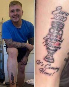 «It's coming home»: tifoso inglese si tatua la coppa della finale