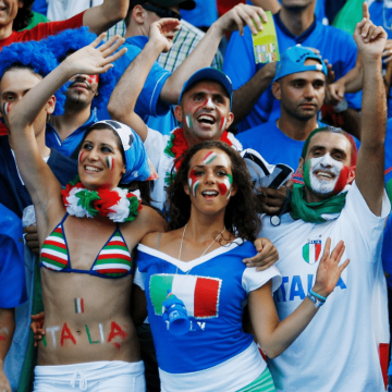 Chiara Appendino a Berlino da tifosa azzurra: spunta una sua foto in bikini tricolore