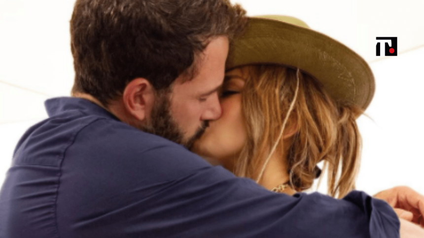 Jennifer Lopez e Ben Affleck di nuovo insieme: arriva il bacio social