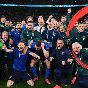 Italia-Spagna, Verratti festeggia la finale con un invasore di campo (e se ne accorge in ritardo)