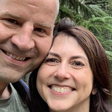 mackenzie scott beneficenza Come MacKenzie Scott, ex moglie di Jeff Bezos, sta cambiando la filantropia