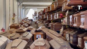 palermo bare accatastate cimitero