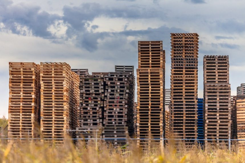 Commercio internazionale, ora mancano anche i pallet