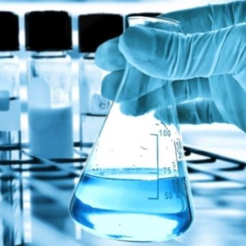 Pharma, scacchiera globale: le mosse di Pfizer, Samsung e Roche su biotech, IA e oncologia