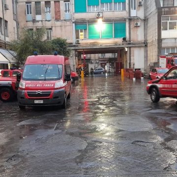 Maltempo in Sicilia, allarme per l’arrivo di Medicane. Alcune città isolate