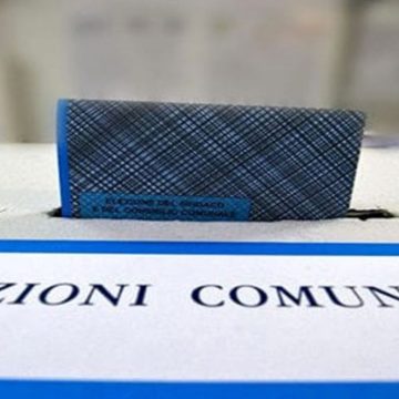 elezioni napoli affluenza urne