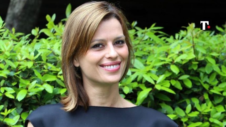 Claudia Pandolfi si confessa a Belve: “Ho avuto una fidanzata”