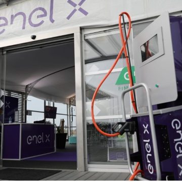 Il caso Enel X: la “Tesla” italiana che si è fatta “banca” ora brinda al Superbonus