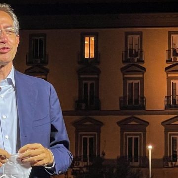 Napoli Manfredi lascia senza fondi