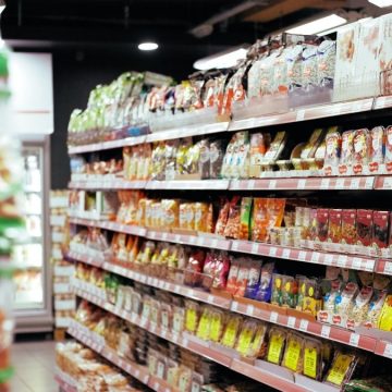 Lombardia vaccini metro supermercati