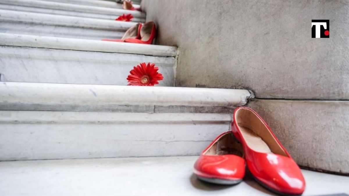 Violenza sulle donne scarpe panchine rosse
