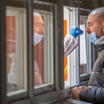 Tampone obbligatorio per i vaccinati