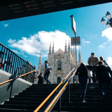 anziano mascherina picchiato metro Milano