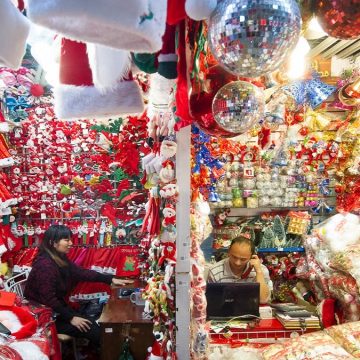 Dentro il “Villaggio di Babbo Natale” (è in Cina e vale 4 miliardi l’anno)