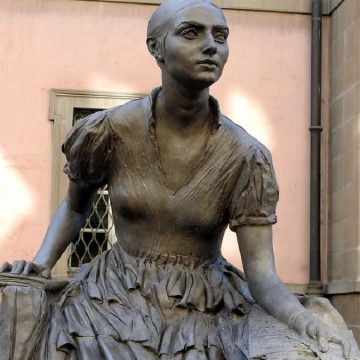 Perché le donne nei monumenti italiani devono essere tutte sante?