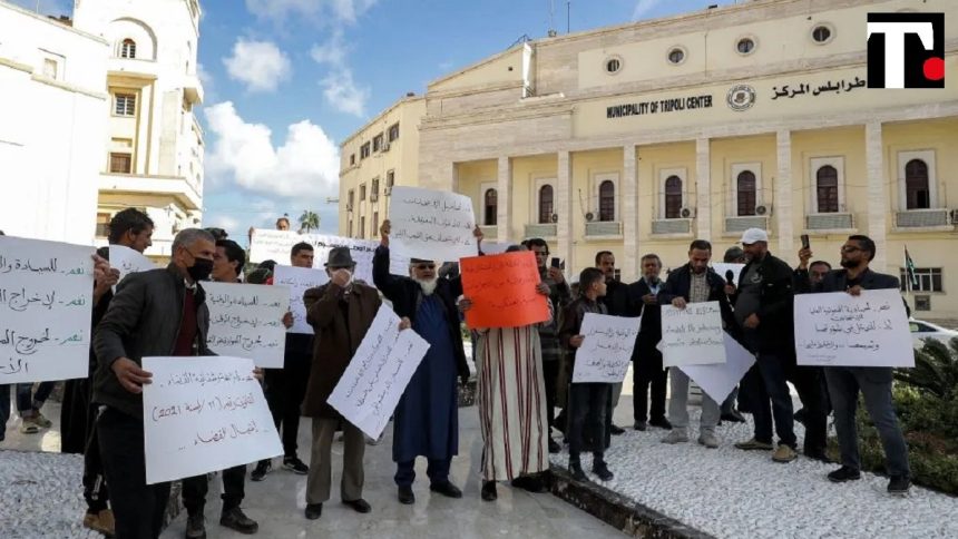 Elezioni in Libia Libia senza pace. Elezioni cancellate a 48 ore dal voto, chi comanda ora a Tripoli