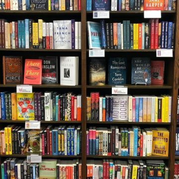 C’è un virus in libreria: centinaia di libri sul Covid di cui non c’era bisogno
