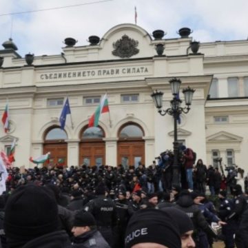 Bulgaria assalto al parlamento