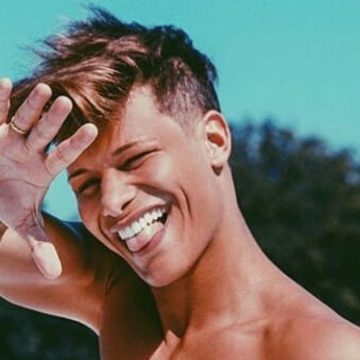 Chi è Denis Dosio, giovane influencer di origini brasiliane, beccato nudo nel bosco