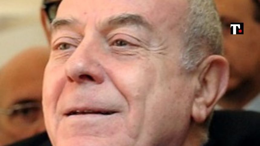 Chi è Gianni Letta, amico fidato di Silvio Berlusconi: politica, carriera, patto del Nazareno