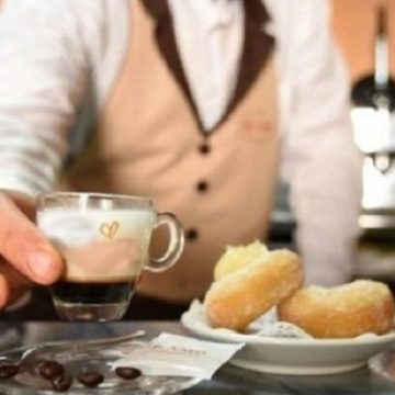 Il vero oro nero è il caffè: la tazzina al bar schizza a 1,5 euro