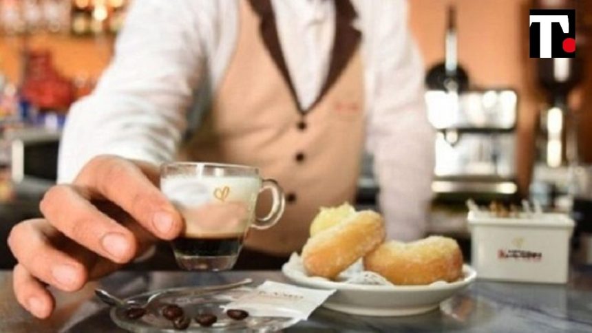 Caffè al bar Il vero oro nero è il caffè: la tazzina al bar schizza a 1,5 euro
