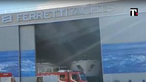 incendio ferretti yacht