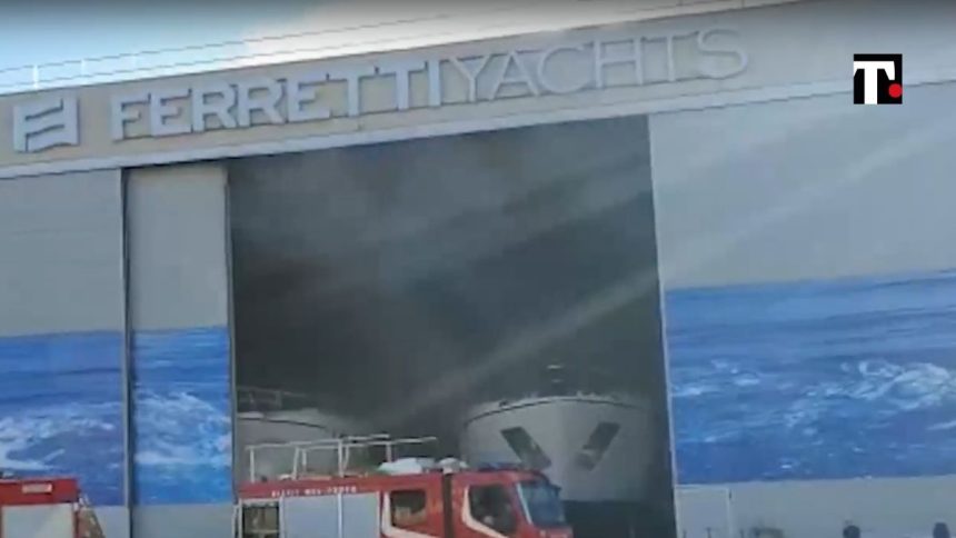 incendio ferretti yacht