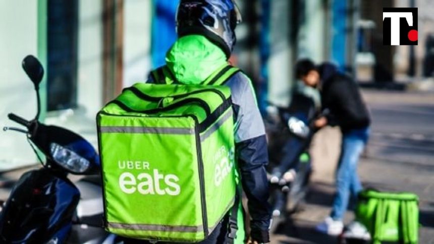 Ubereats, le condanne ai caporali. I giudici: così funzionava il “sistema per disperati”