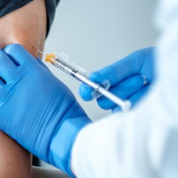 Melanoma, somministrato primo vaccino mRNA in Italia