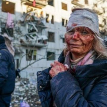 Chi è Olena Kourilo, insegnante ucraina ferita dal bombardamento