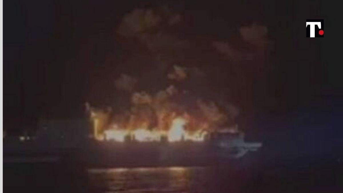 incendio traghetto grecia brindisi