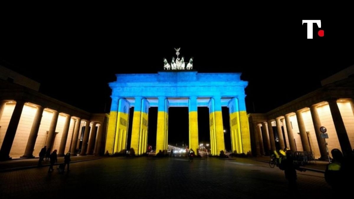 I colori dell'Ucraina sulla Porta di Brandeburgo
