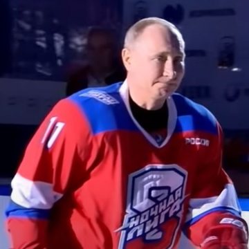 Putin hockey video