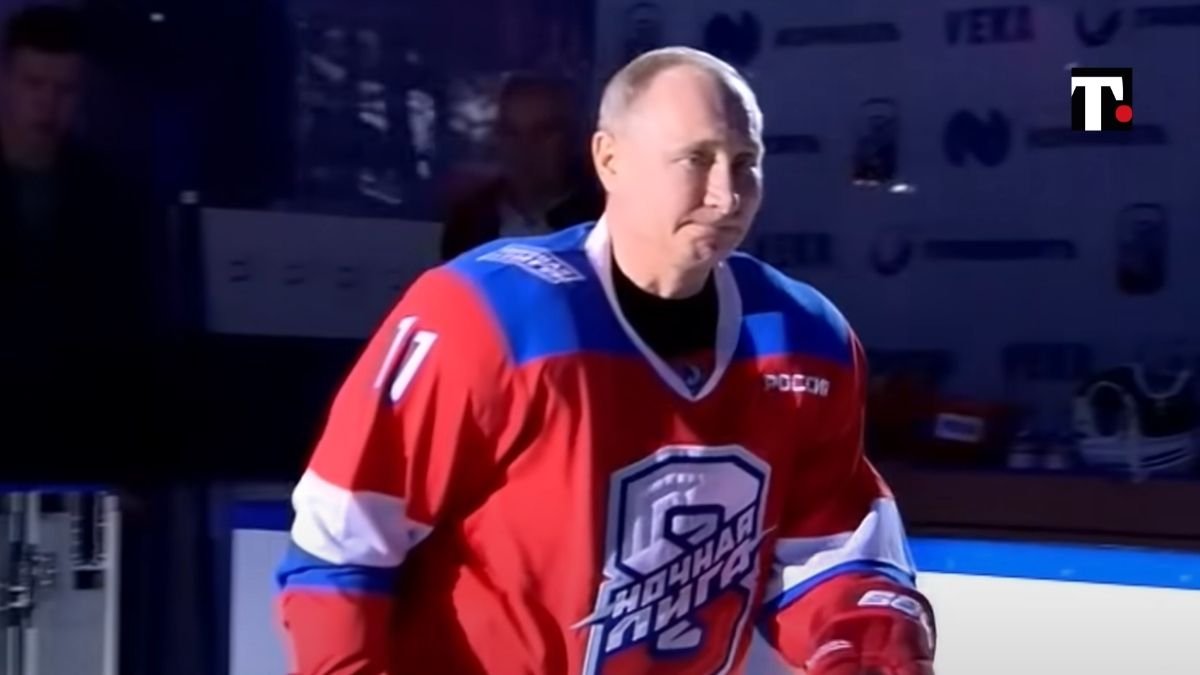 Putin hockey video