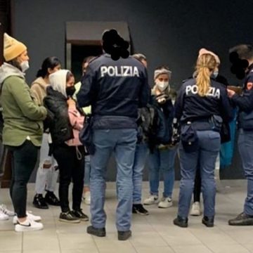 Milano, borseggiatrici