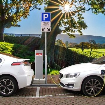 aumento benzina macchina elettrica