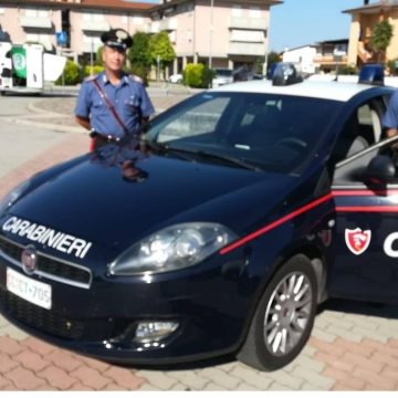 Padova, investe la moglie in retromarcia