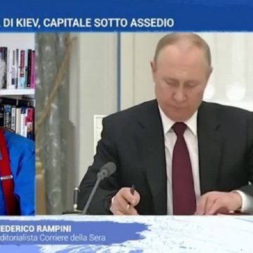 Caccia aperta ai filo-Putin. E l’intellettuale liberal si riscopre guerrafondaio