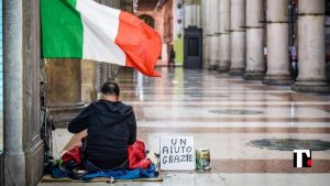 Rapport Bes Istat Povertà, l'allarme Natale della Caritas: un italiano su dieci a rischio - Scarica il report