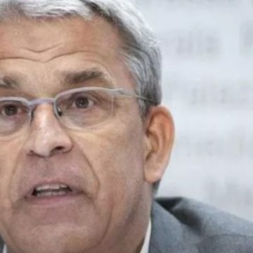 Zurigo, chi è il terrapiattista che ha rapito l'esperto di vaccini Zurigo, chi è il terrapiattista che ha rapito l'esperto di vaccini