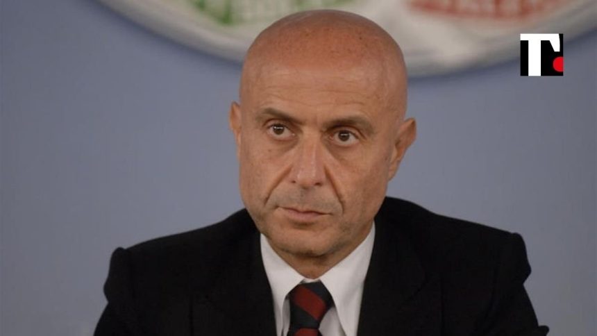 Tanto osannato, ma anche tanto isolato: il paradosso di Marco Minniti