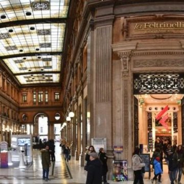 Feltrinelli Feltrinelli mangia poco con la cultura. Chiude la più grande libreria d’Italia