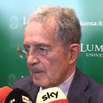 Prodi: “La Francia assuma la guida dell’Europa prima che sia tardi”