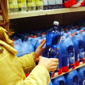 Acqua minerale contaminata